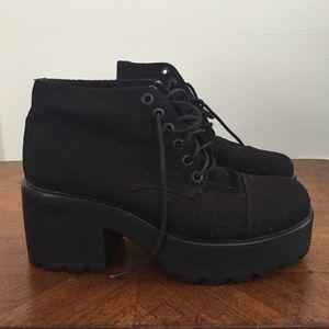 Vagabond Dioon Lace-Up Black Canvas Boots